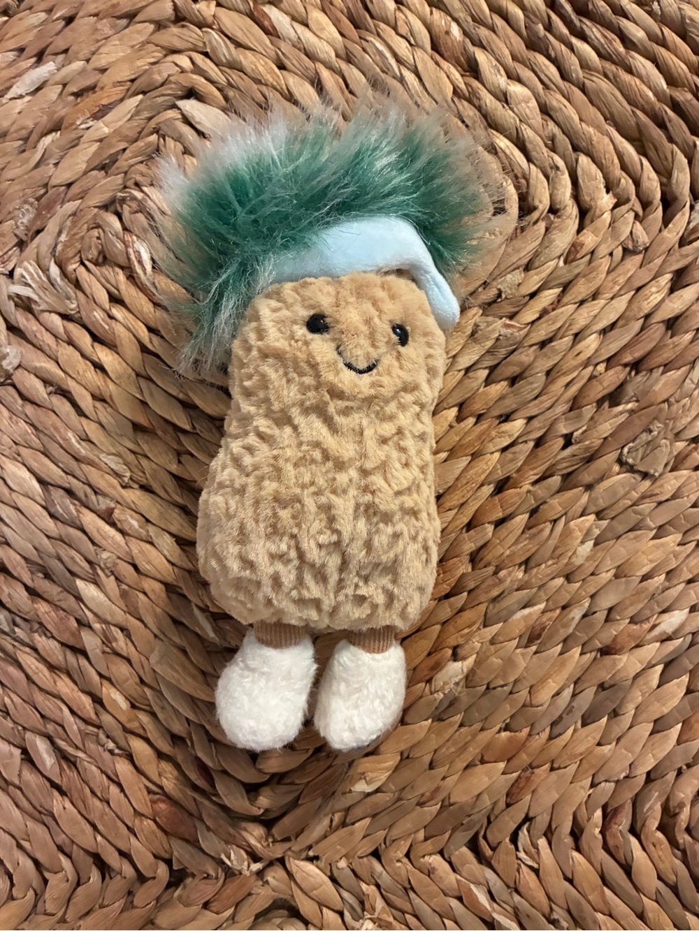 Jellycat Amusables Peanut apres ski